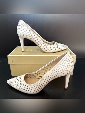 NIB Michael Kors Cream Dorothy Flex Pump Lasered Leather Heels Women’s Size 10